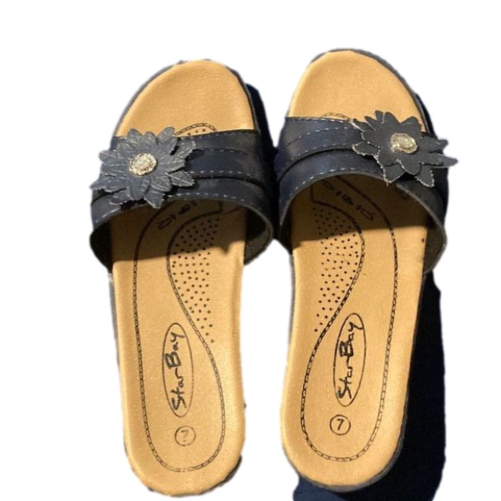 Star Bay Women’s Blue Flower Slip On Sandals